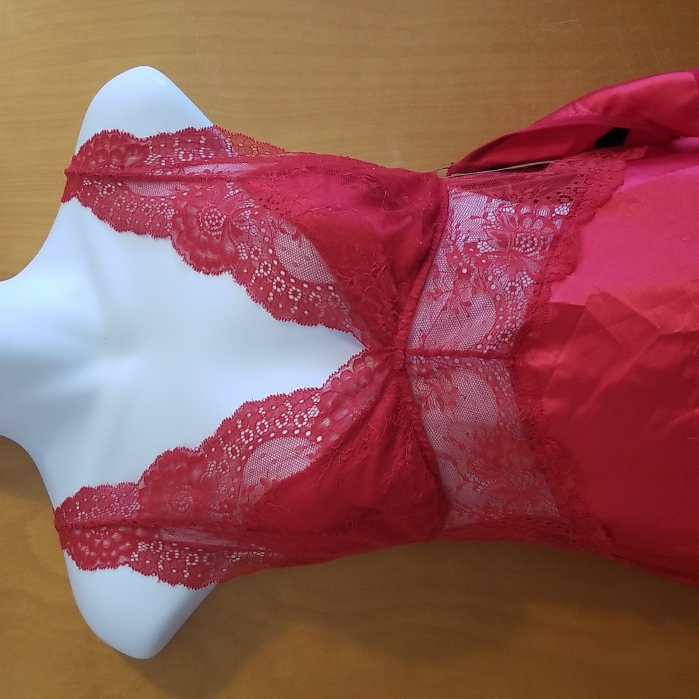 ❣️SOLD❣️NWT Frederick's Of Hollywood Rosalina Rose Lace And Satin Gown in Red - Picture 4 of 12